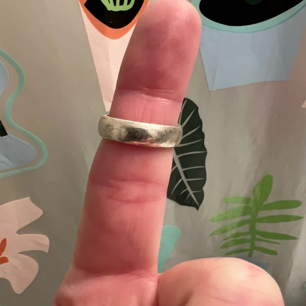 Elegant Silver Moonstone Ring - Picture 2 of 5